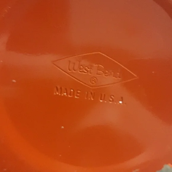 Vintage West Bend canisters with salt and pepper shakers - Picture 3 of 3